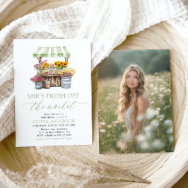 Grönt Hon är färsk från Möhippan på marknaden Inbjudningar