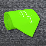 grönt i fast form - dina monogram slips<br><div class="desc">Solid färg necktie i fluorescent/neon grönt . Du kan anpassa det här hindret med dina egna monogram. Underbara färg för ett hus party / för vilket tillfälle som helst när du behöver bära lite färg som fångar öga. Utformning av Alma Wad. Tryckt på båda sidor.</div>