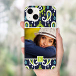 Grönt Ikat Paisley Anpassningsbar Photo Monogram<br><div class="desc">Anpassningsbarna gjorde personlig i telefonfodral med foton och text. Den här söta färgen har en ikat paisley-mönstrad bakgrund i marin, grönt och turkos färg med en anpassningsbar fotomall. Lägg till ditt namn monogram eller ditt eget unika meddelande. Klicka på Anpassa om du vill redigera texten typsnitt och färg eller lägga...</div>