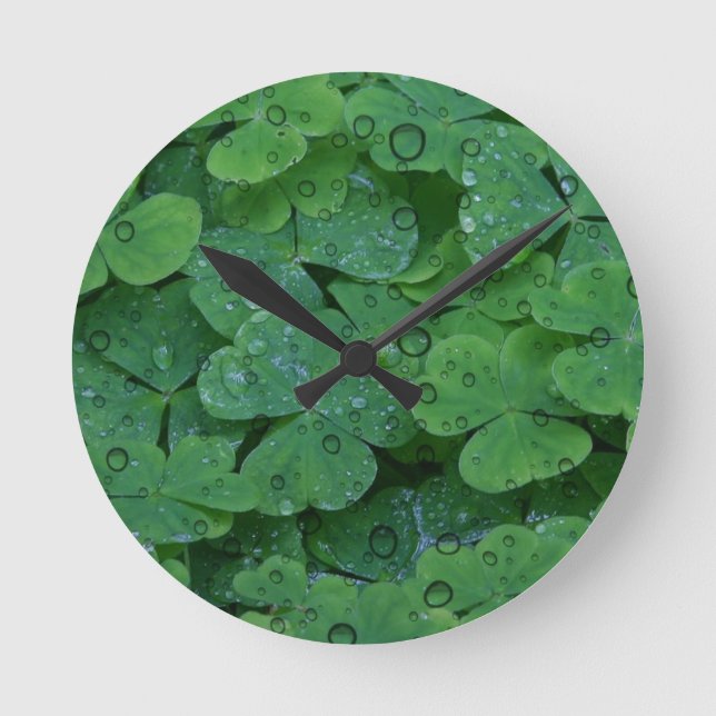Grönt Irish Klöver Rund Klocka (Framsida)