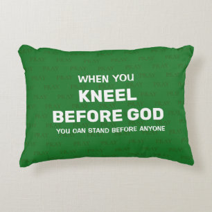 Grönt KNEEL FÖRE GOD Prayer-accentfyllning Prydnadskudde