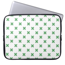 Grönt kor sytlar på vitt laptop fodral
