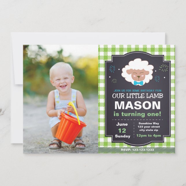 Grönt Lamb födelsedagsinbjudan med foto Inbjudningar (Framsida)
