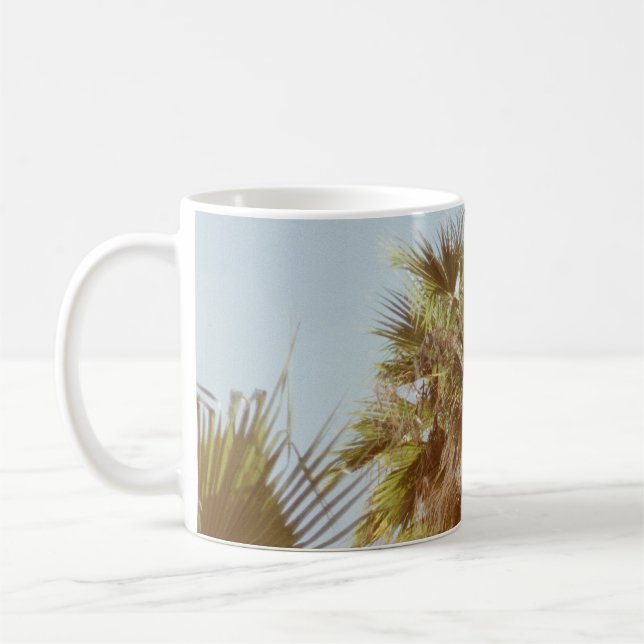Grönt-leafed träd på morgonen kaffemugg (Vänster)