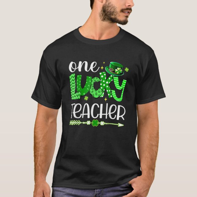 Grönt Leopard Shamrock One Lucky Teacher St. Patri T Shirt (Framsida)