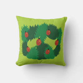 Grönt Löv och ladybuggar under våren Kudde