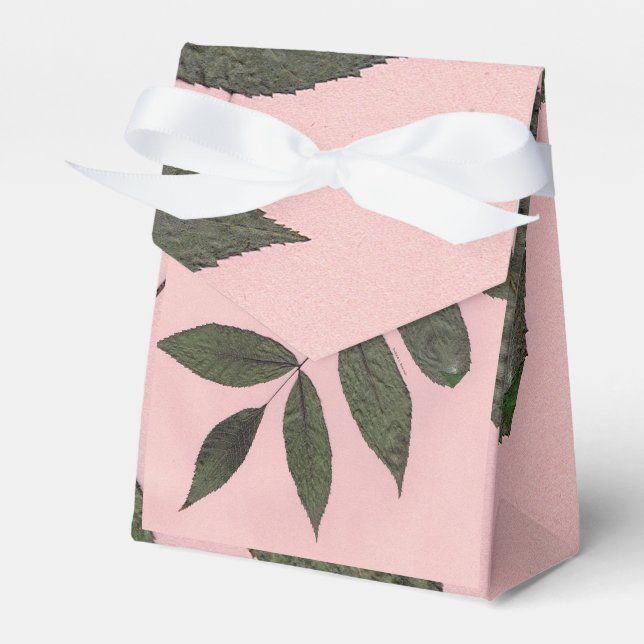 GRÖNT LÖV PÅ ROSA PRESENTASKAR (Framsidan Sidan)