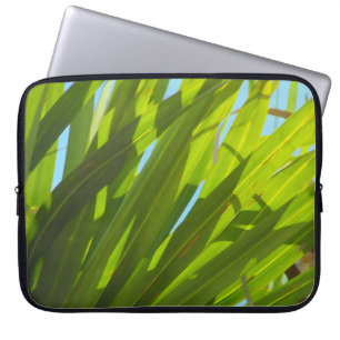 Grönt Löv, solljus och Blå himmel Laptop Sleeve