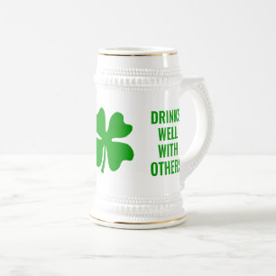 Grönt lyckligt shamrock rolig St Patrick's Day Sejdel