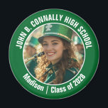 Grönt Marching Band Photo High School Spirit Magnet<br><div class="desc">Den här coolan har skräddarsytt högskoleband med foto med vit typografi av ditt team och namn på en grönt magnet. Anpassa dig med ditt student-foto och klassår som en stolt förälder. Ett mamma och pappa kan bära dessa knappar till konkurrens och spel.</div>