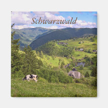 grönt Meadows och en ko med panoramavy