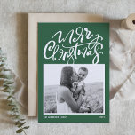 Grönt Modern Calligraphy Photo God jul Julkort<br><div class="desc">God Jul! Skicka önskemål till familj och vänner med det här anpassadet till jokertecken. Den har modern kalligrafi och ett vanligt skript i gröntens bakgrund. Anpassa detta moderna julkort för kalligrafi genom att lägga till ditt foto,  meddelande och namn. Det här moderna julkortet finns på andra bilar.</div>