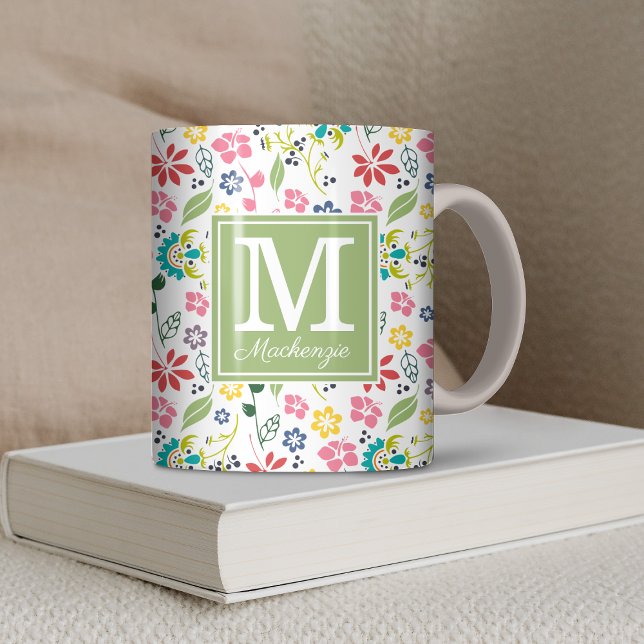 Grönt Monogram för färglös Vår blommor Kaffemugg (Colorful Bohemian Spring Flowers Green and White Monogram Coffee Mug)