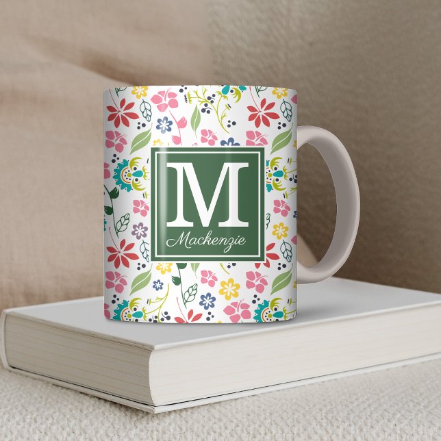 Grönt Monogram för färglös Vår blommor Kaffemugg (Colorful Bohemian Spring Flowers Green Monogram Coffee Mug)