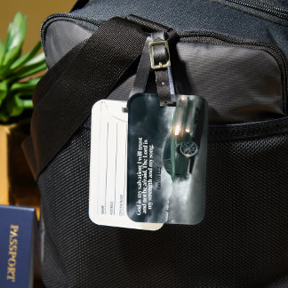 Grönt Muscle Car Burnout med Isaiah 12:2 Verse Bagagebricka