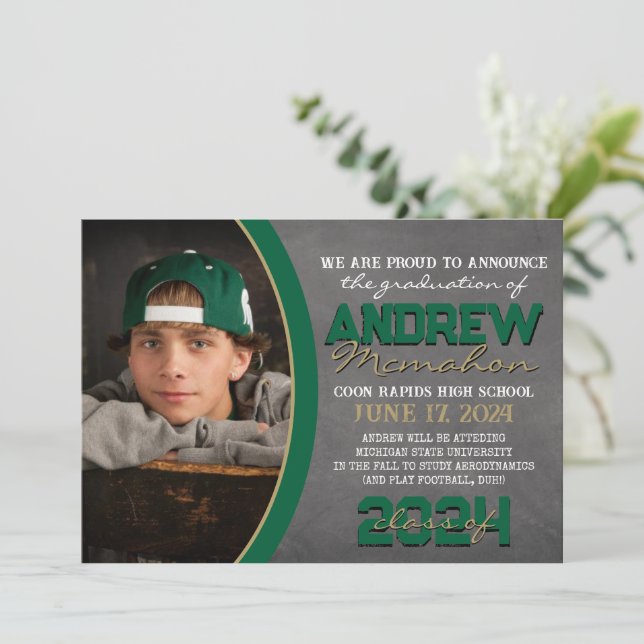 Grönt och bronze Chalkboard Studenten-meddelande Inbjudningar (Stående Fram)