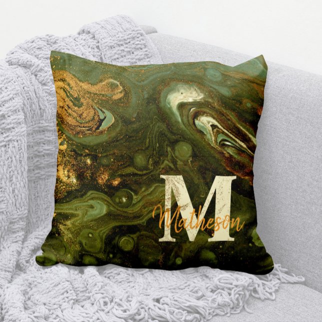 Grönt och Guld Geode + Speckles Monogram + Namn Kudde (Rustic Green and Gold Geodes Pillow with your Family Monogram and Family Name)