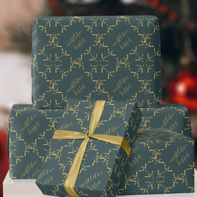 Grönt och Guld Mistletoe Julafton Wrapping Papper Presentpapper (Mistletoe kisses wrapping paper in festive green)