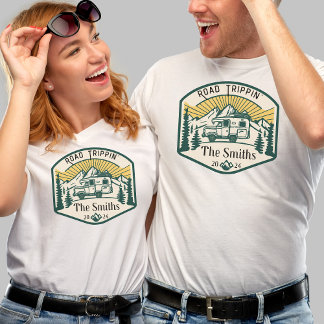 Grönt- och Gult Camper-Logotyp för Family RV Road T Shirt