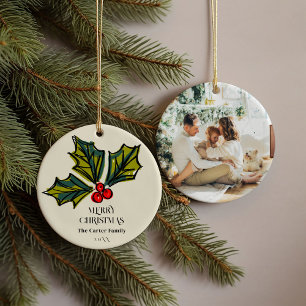 Grönt och Red Watercolor Holly Berry Family Photo Julgransprydnad Keramik