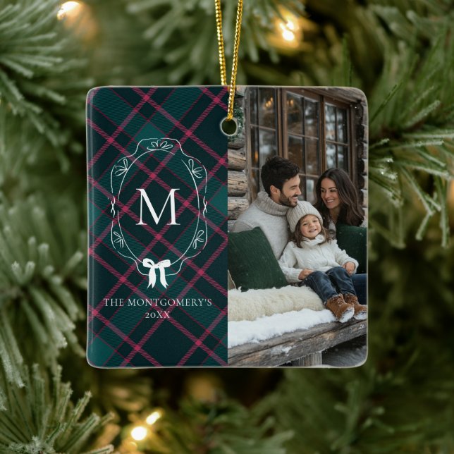 Grönt och Rosa Tartan | Coquette Bow Monogram Julgransprydnad Keramik (Träd)