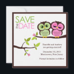 Grönt och Rosa Uggla Bröllop Spara Datumet<br><div class="desc">Ett sorgligt par uggla på gren</div>