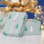 Grönt och Vita Julgran Modern jul Presentpapper<br><div class="desc">Lägg dina helgdag i stil med denna moderna och chic julomslutning papper. Den har en mjuk beige bakgrund och är försedd med ett vidsträckt mönster av mynt grönt och vitt Julgranar och skapar ett utseende som är både festande och uppfriskande. Den milda tonen i den lilla grönten ger en ny...</div>