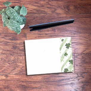 Grönt och vita schamprocknoter mönster efter det a post-it block