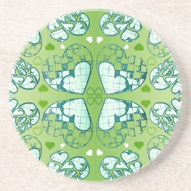 Grönt och vita Whimsical Romantic Hearts mönster Underlägg Sandsten (Framsidan)