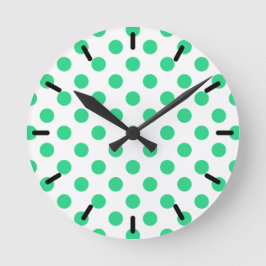 Grönt och vitt polka dots rund klocka