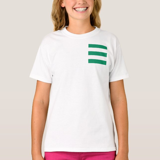 Grönt och vitt rand- plåster på en t shirt (Framsida)