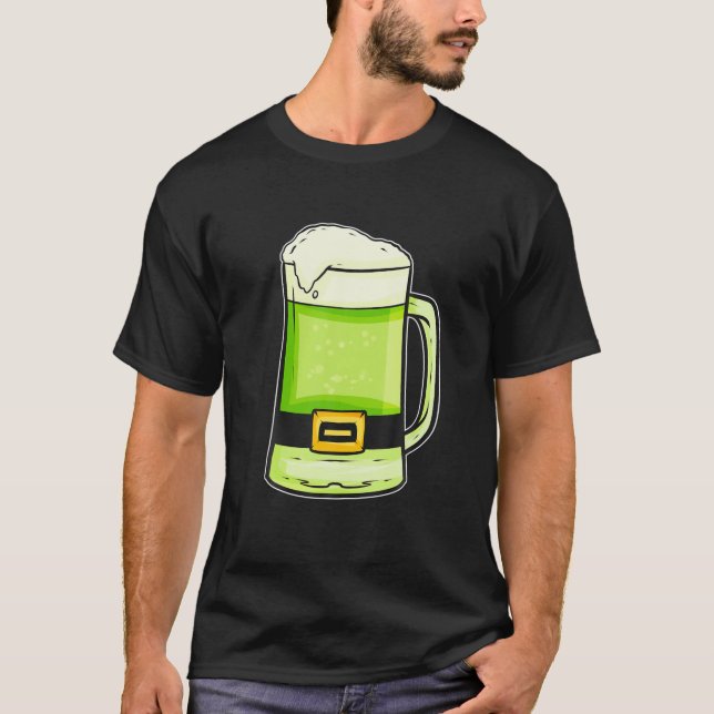 Grönt öl med svart Bälte på St. Patrick's Day T Shirt (Framsida)