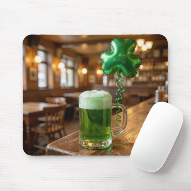 Grönt öl och ballong på St. Patrick's Day Musmatta (Med mus)