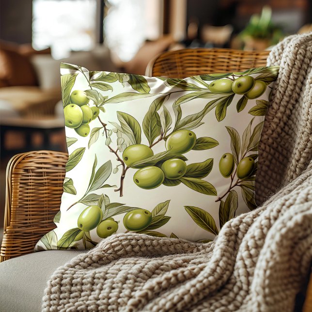 Grönt Olife Lövs Elegant Botaniskt Kudde (Green olives on neutral cream-colored decorator pillow)