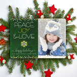 Grönt Photo Peace Joy Kärlek Snowflake Guld Modern Julkort<br><div class="desc">"Fred, glädje och kärlek." En roligt, lekfull, guld-folie och vit snowflingbild och modern typografi på en rik, djup mörk grönt marmorbakgrund hjälper dig att sätta dig in i julhelgen, tillsammans med den anpassningsbar du väljer. Faux guld foil och vita konfektyrer ger ram kortet. Känn helgdagarnas värme och glädje när du...</div>