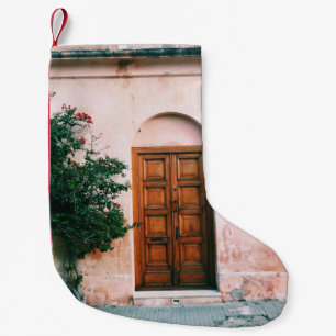 GRÖNT PLANER BESIDE BROWN WOODEN DOOR LITEN JULSTRUMPA