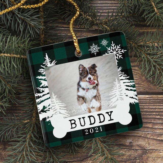 Grönt Play Rustic Gräs Träd Hund Bone Pet Photo Julgransprydnad Keramik (Green Plaid Rustic Pine Trees Dog Bone Pet Photo Ceramic Ornament)