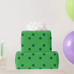 Grönt Polka dots St patrick's day Anpassningsbar F Presentpapper<br><div class="desc">Designad med söt polka dots mönster i grönt. Du kan byta till valfri bakgrund färg som du vill. Underbar för St Patrcks dag,  födelsedagar,  helgdagar eller firande eller evenemang!</div>