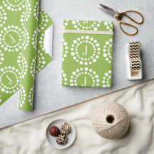 Grönt presentpapper med monogram