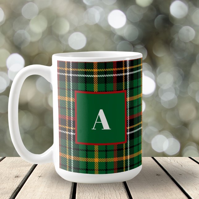 Grönt Red Classic jul Play Monogram Initial Kaffemugg (Skapare uppladdad)