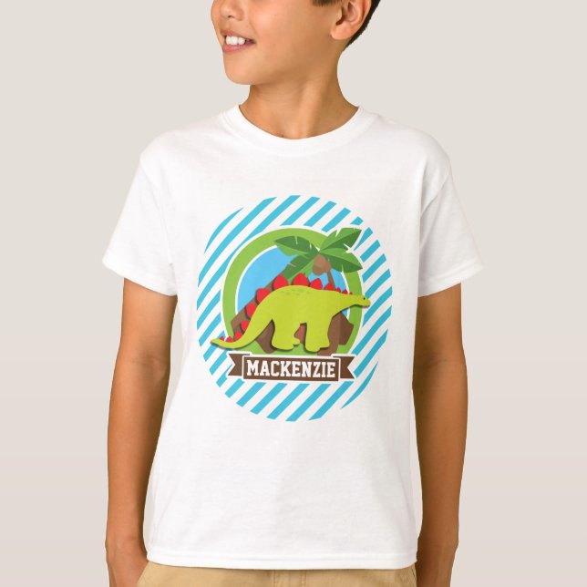 Grönt & Red Stegosaurus Dinosaur; Blue & White Tee Shirt (Framsida)