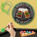 Grönt Rustic Wood Cheers Öl och Shenanigans Darttavla<br><div class="desc">Cheers Öl och Shenanigans Beer stein mugg med 4 löv klöver schrock. Den här irländska Beer Drinking-Temed-tavlan är bara höger för tillfälle och gör perfekt personlig Gift,  den är underbar för studenten bröllop,  party,  familjeåterföreningar och bara vardaglig roligt. Vår mall för enkel använda gör det enkelt att anpassa sig.</div>