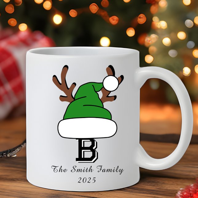 Grönt Santa Hat Monogram-familjens jul Kaffemugg (Green Santa Hat Monogram Family Christmas Coffee Mug
)