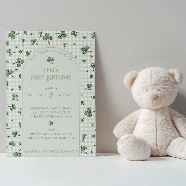 Grönt Shamrock First Birthday Photo Investigation Tack Kort (Cute Gender Neutral Green and White Gingham with Lucky Green Shamrocks First Birthday Invitation.)