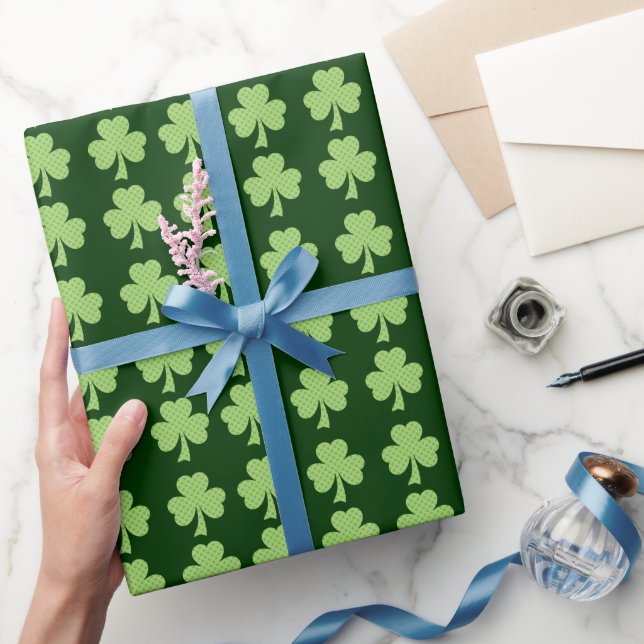 Grönt Shamrock Klöver Polka dots mönster Presentpapper (Gifting)