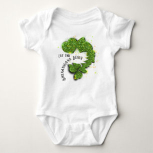 Grönt Shamrocks   Pärlande hjärtan Baby Bodykostym T Shirt