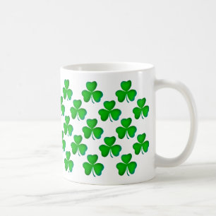 Grönt shamrocksmönster kaffemugg