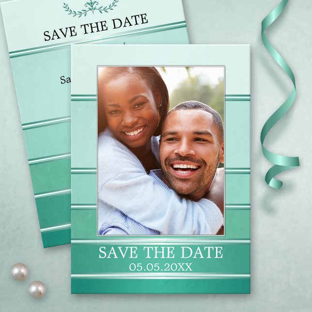 Grönt Silver-fotopatset Spara datumkortet Meddelande (Elegant green silver striped Save the Date card featuring your own engagement photo)