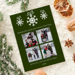 Grönt Snowflake Ornaments Photo Collage Julkort<br><div class="desc">Minnessäsong med den här Grönten Snowflake Ornaments Photo Collage Helgdag Card, som har utformats för att din festglädje. Det här fotot hälsning har en elegant med ett känsligt vitt snöflingor i en charmerande smak av snöflingor, som på ett vackert sätt visar ett fyrfotsfoto av dina familjefotografier. Modern typografi ger en...</div>