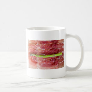 Grönt sparris med skinka makro kaffemugg